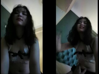 EM gái dễ thương trong bộ đồ hầu gái