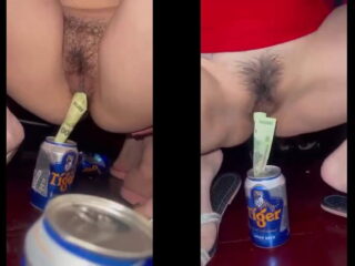 Độc lạ em gái dùng bướm lấy tiền tip